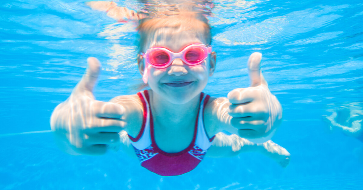 水泳初心者向け 各泳ぎ方のコツ 子供 大人別の練習メニューとアドバイスも ココナラマガジン