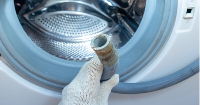洗濯機のホース 放置すると洗濯機の故障の原因に 正しい掃除方法を徹底解説 ココナラマガジン