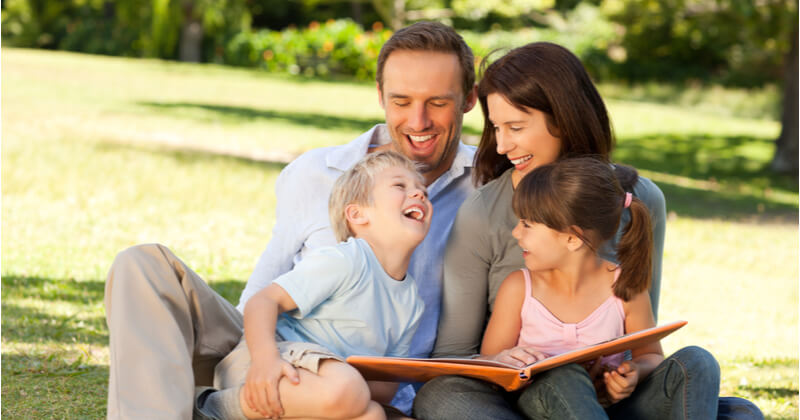 21年 おしゃれな家族写真で年賀状を送ろう おすすめの撮り方やポーズ ココナラマガジン