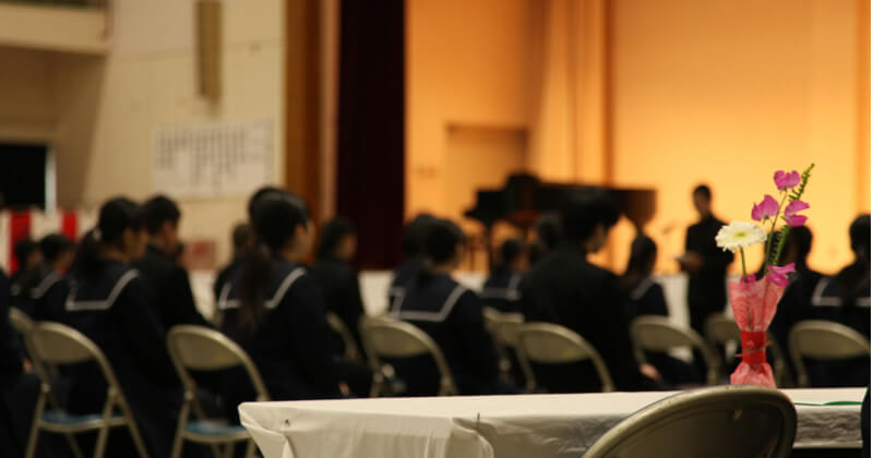 卒業式の記念写真 撮り方のアイディア 流行りの出張撮影まで解説 小学校 大学まで ココナラマガジン