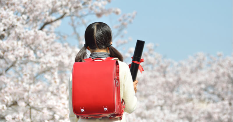 卒業式の記念写真 撮り方のアイディア 流行りの出張撮影まで解説 小学校 大学まで ココナラマガジン