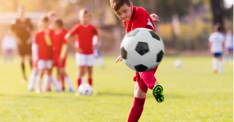 サッカーのレッスンはどこがおすすめ 子供が教室に通う効果とは ココナラマガジン